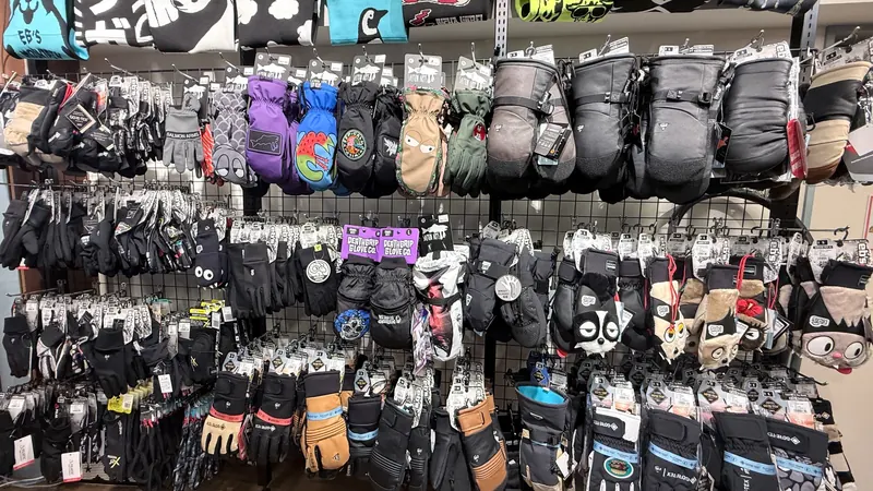 スノーボードグローブの展示