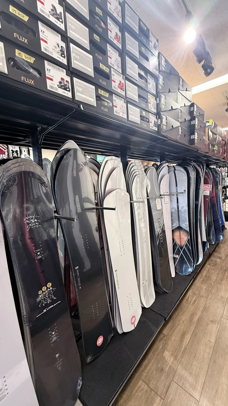 SLIDELINEのスノーボード売場